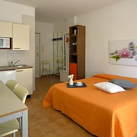 Comfortable Flat Close To The By Beahost * Μπιμπιόνε